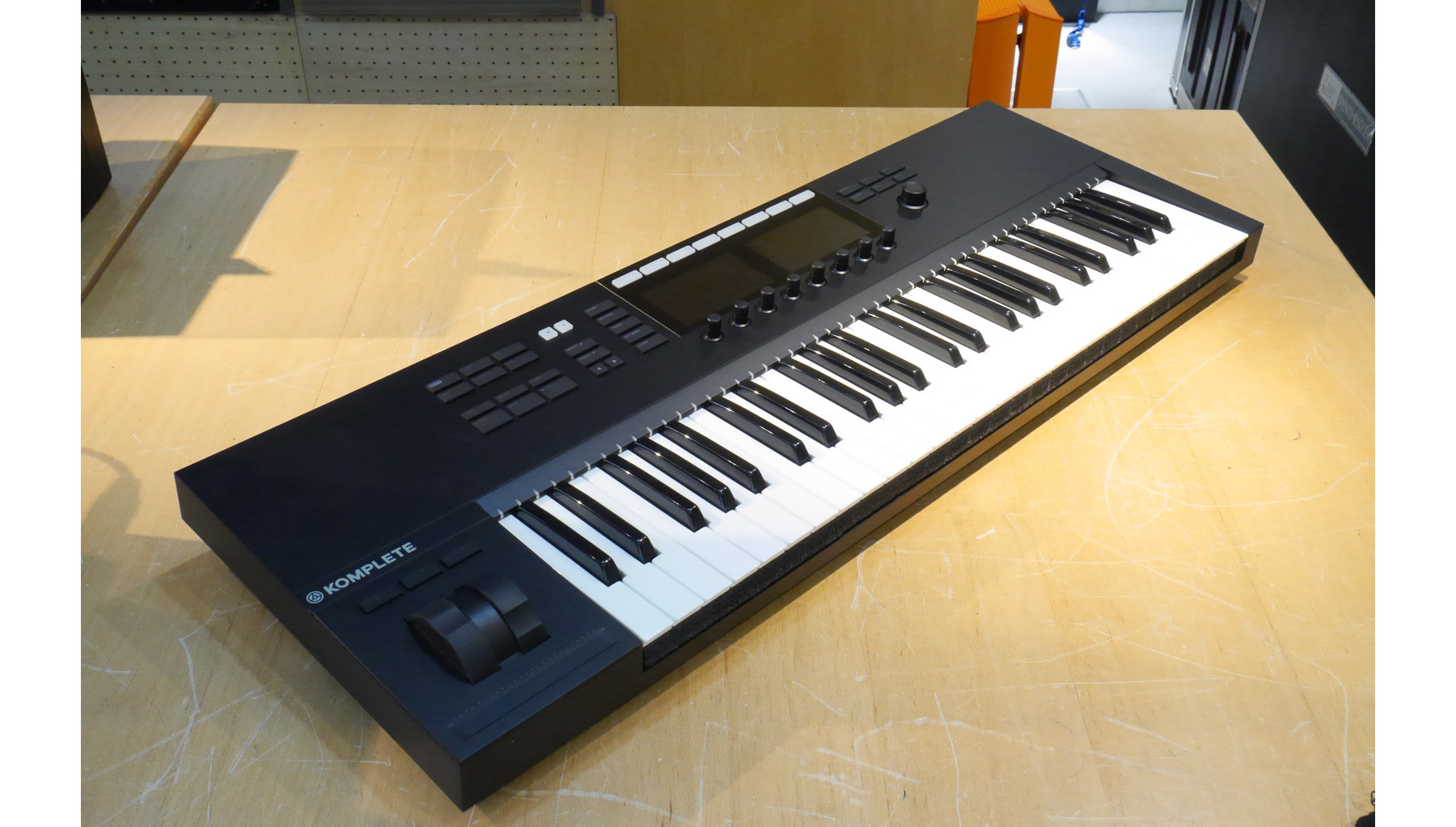 KOMPLETE KONTROL S49 MK2