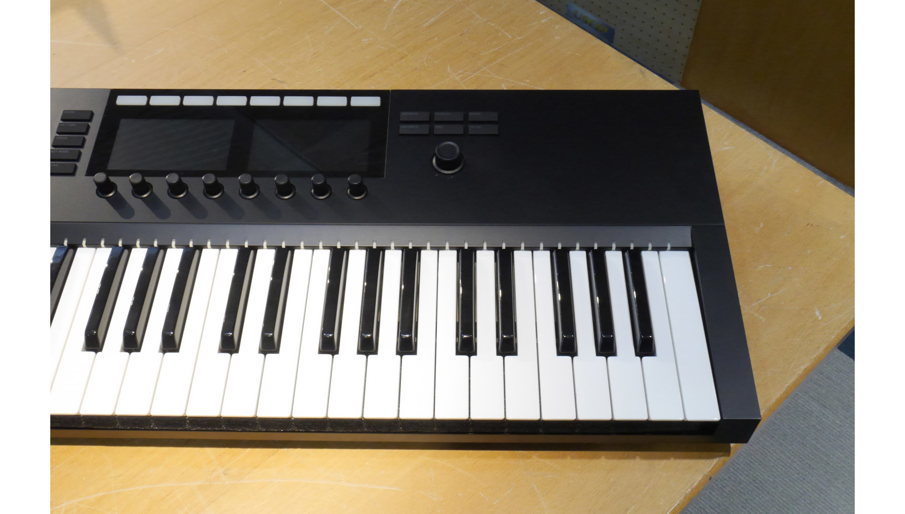 KOMPLETE KONTROL S49 MK2